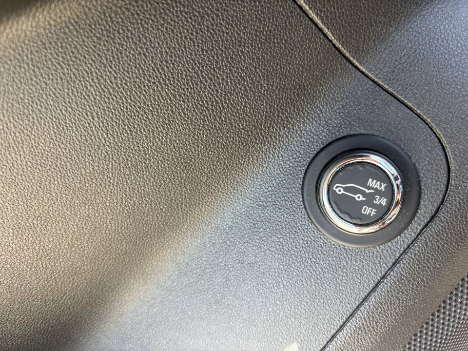 Used 2018 GMC Acadia Denali w/ Technology Package FWD image 31