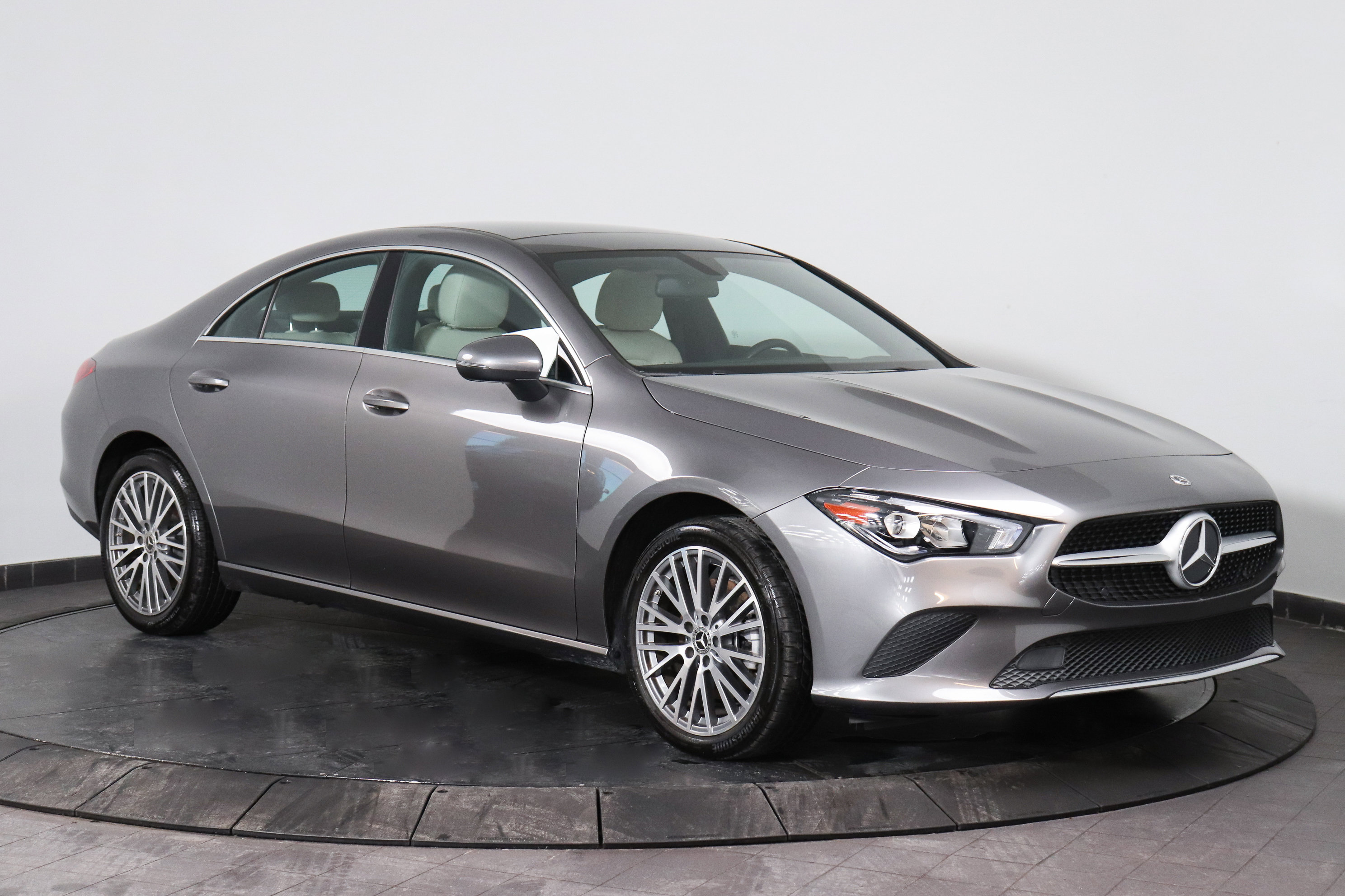 Used 2023 Mercedes-Benz CLA 250 4MATIC image 3