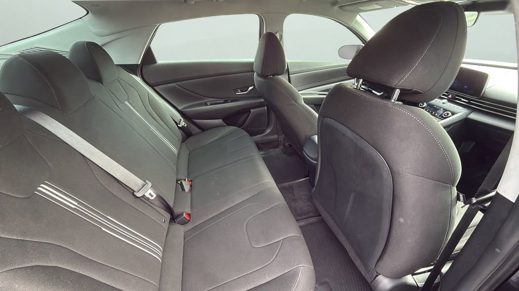 Used 2023 Hyundai Elantra SEL w/ Convenience Package image 17