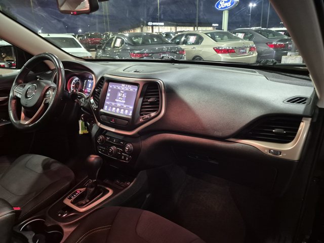 Used 2015 Jeep Cherokee Latitude w/ Cold Weather Group FWD image 21