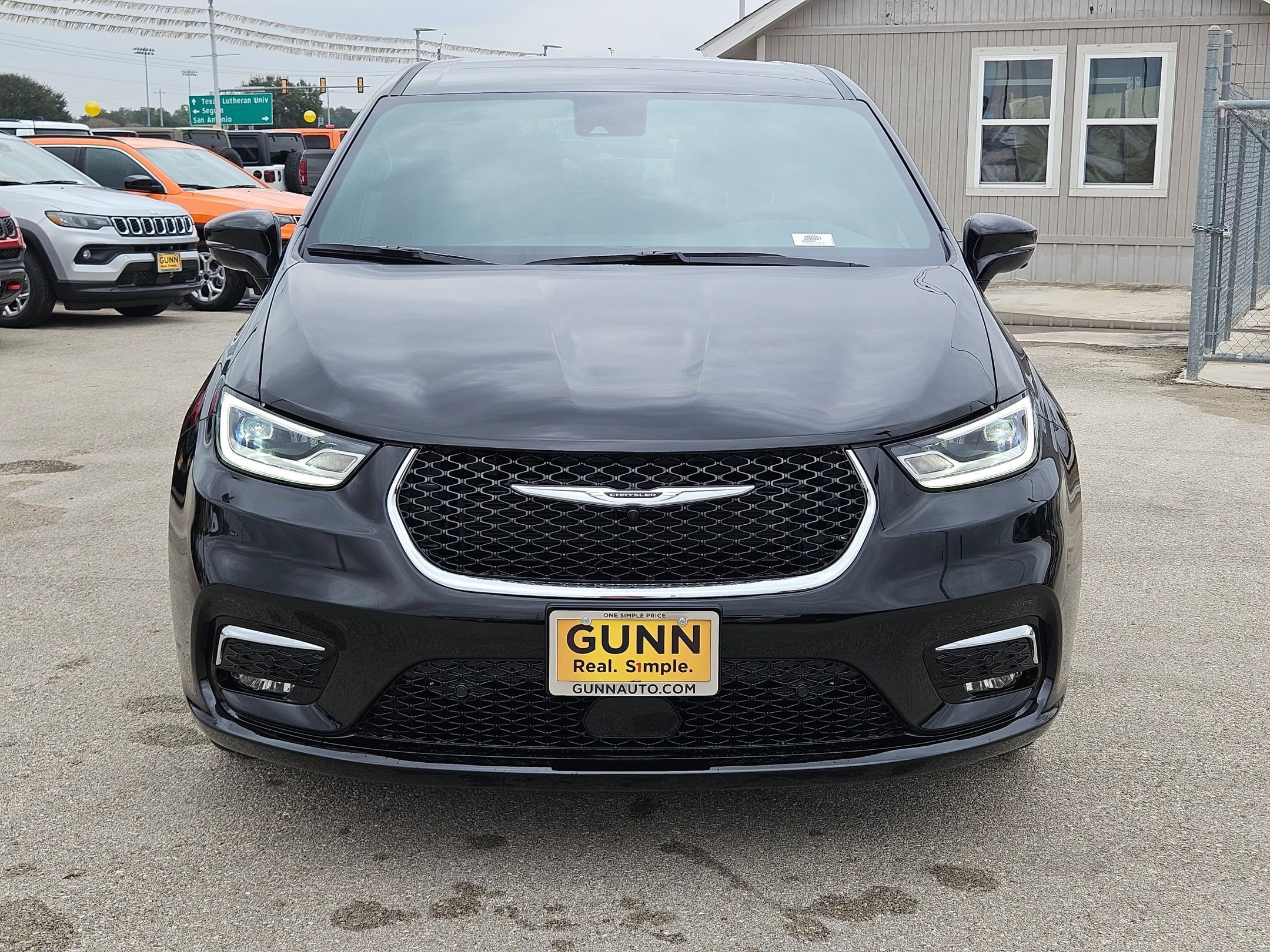 New 2026 Chrysler Pacifica Select image 8