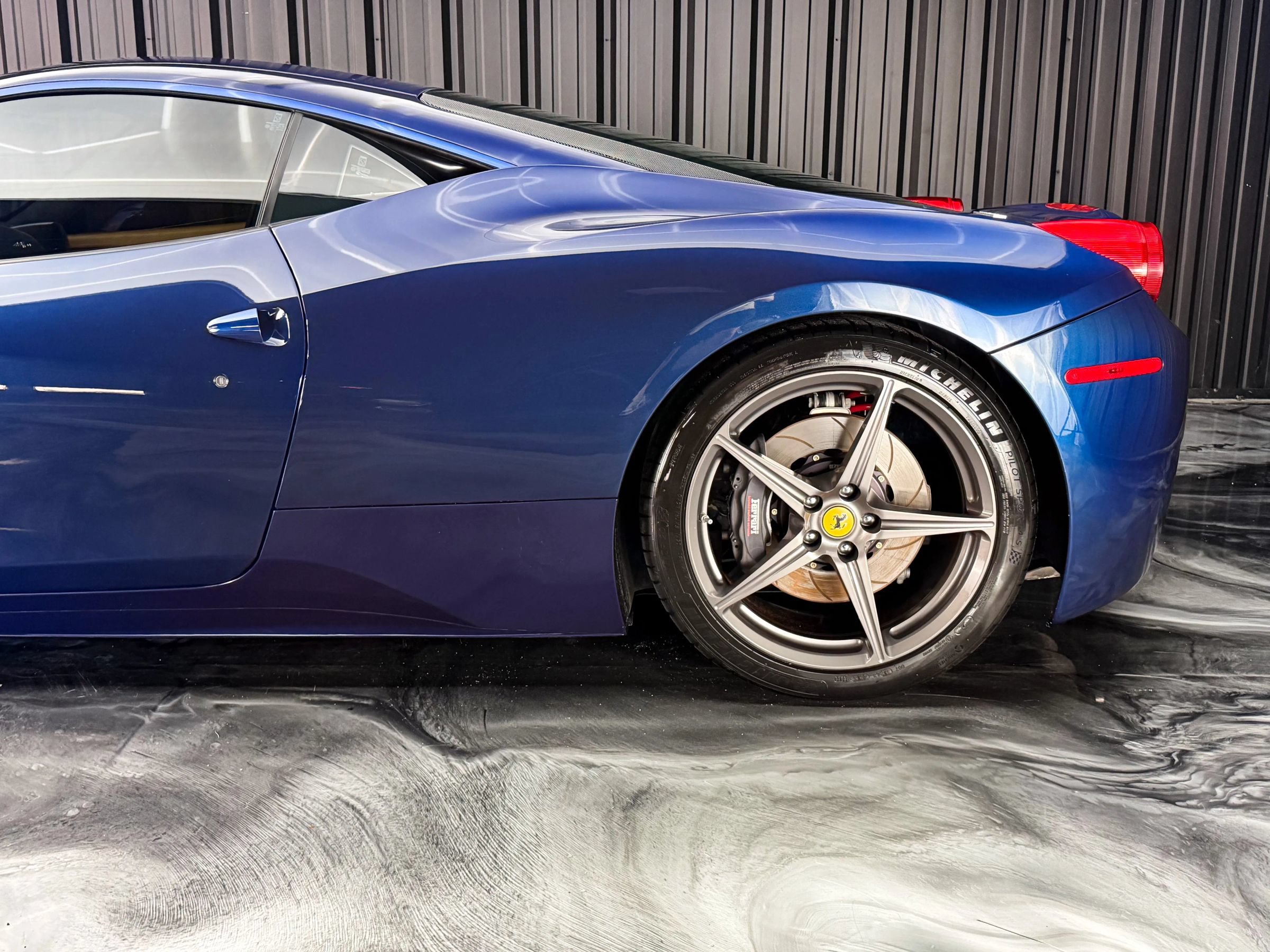 Used 2014 Ferrari 458 Italia Coupe RWD image 7