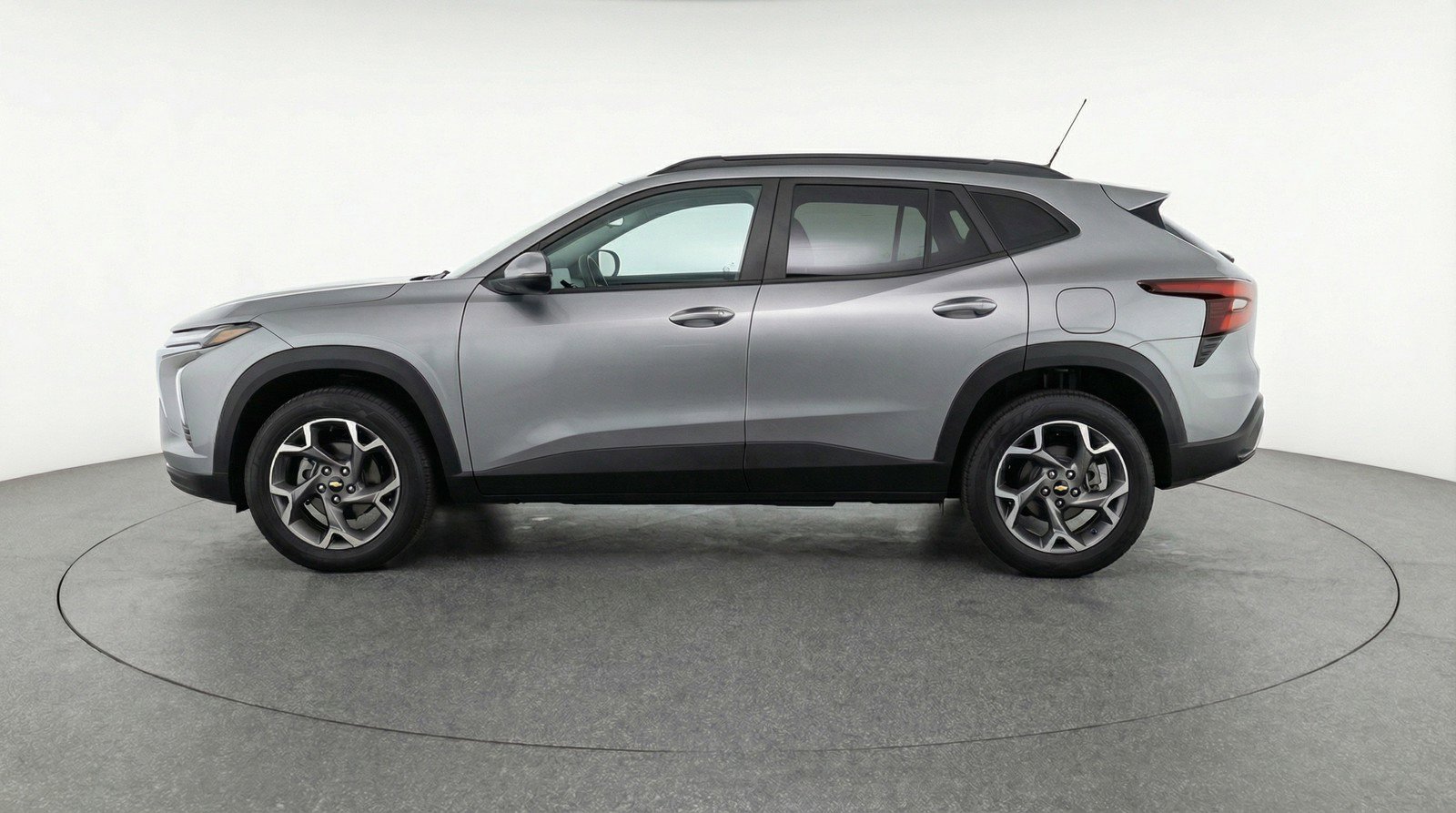 Used 2025 Chevrolet Trax LT FWD image 5