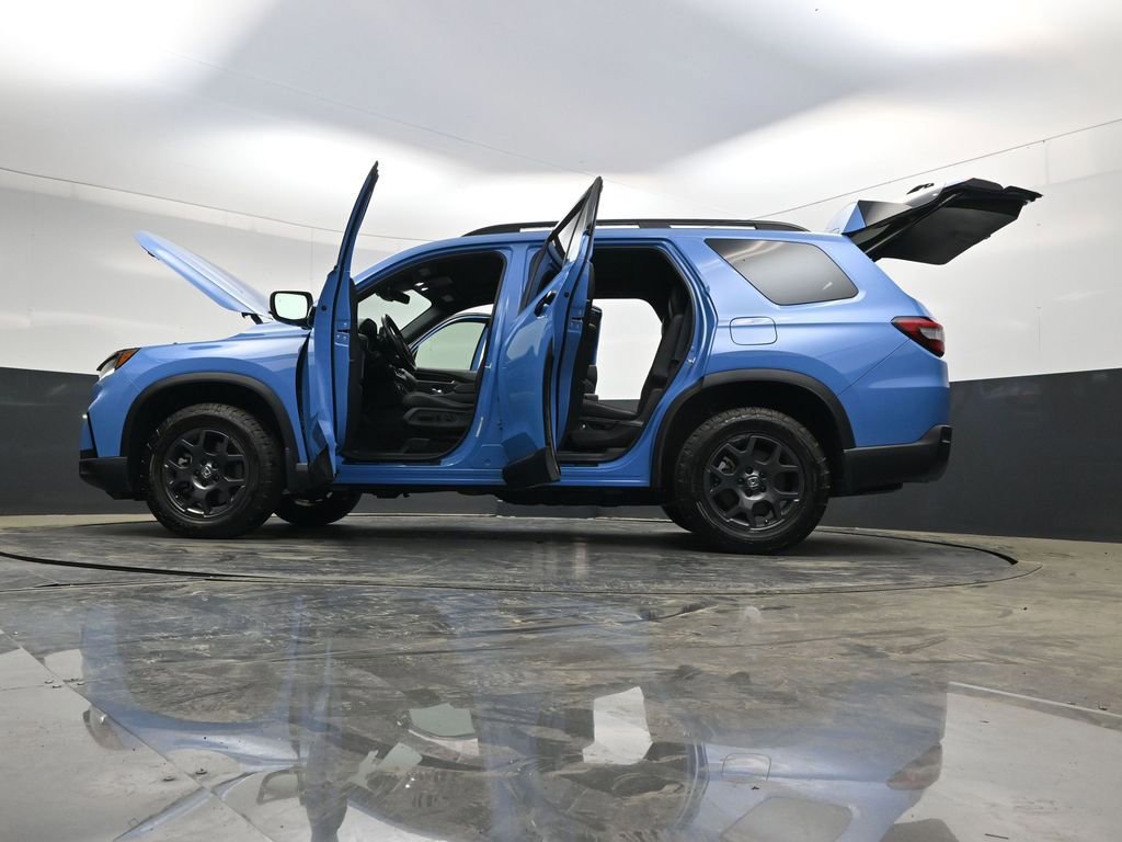 Used 2025 Honda Pilot TrailSport image 39