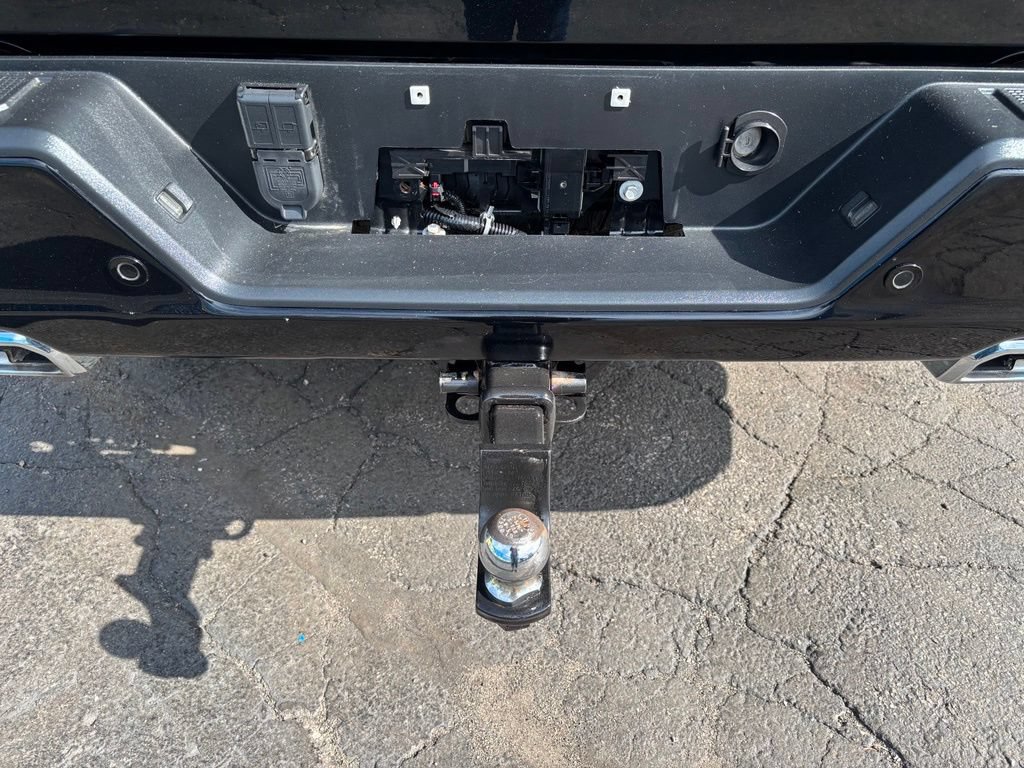 Used 2022 Chevrolet Silverado 1500 High Country w/ High Country Premium Package AWD/4WD image 5