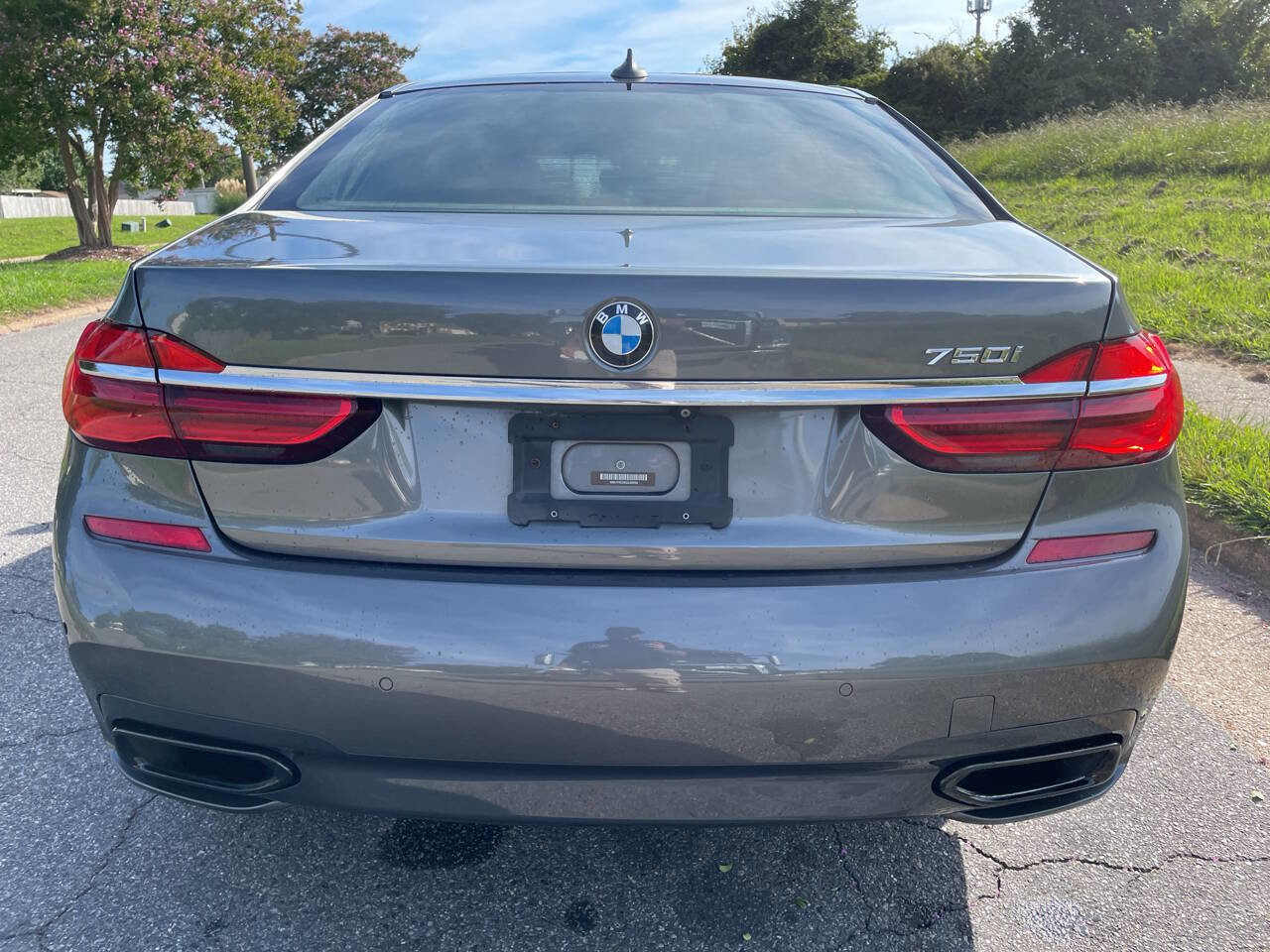 Used 2016 BMW 750i RWD image 5