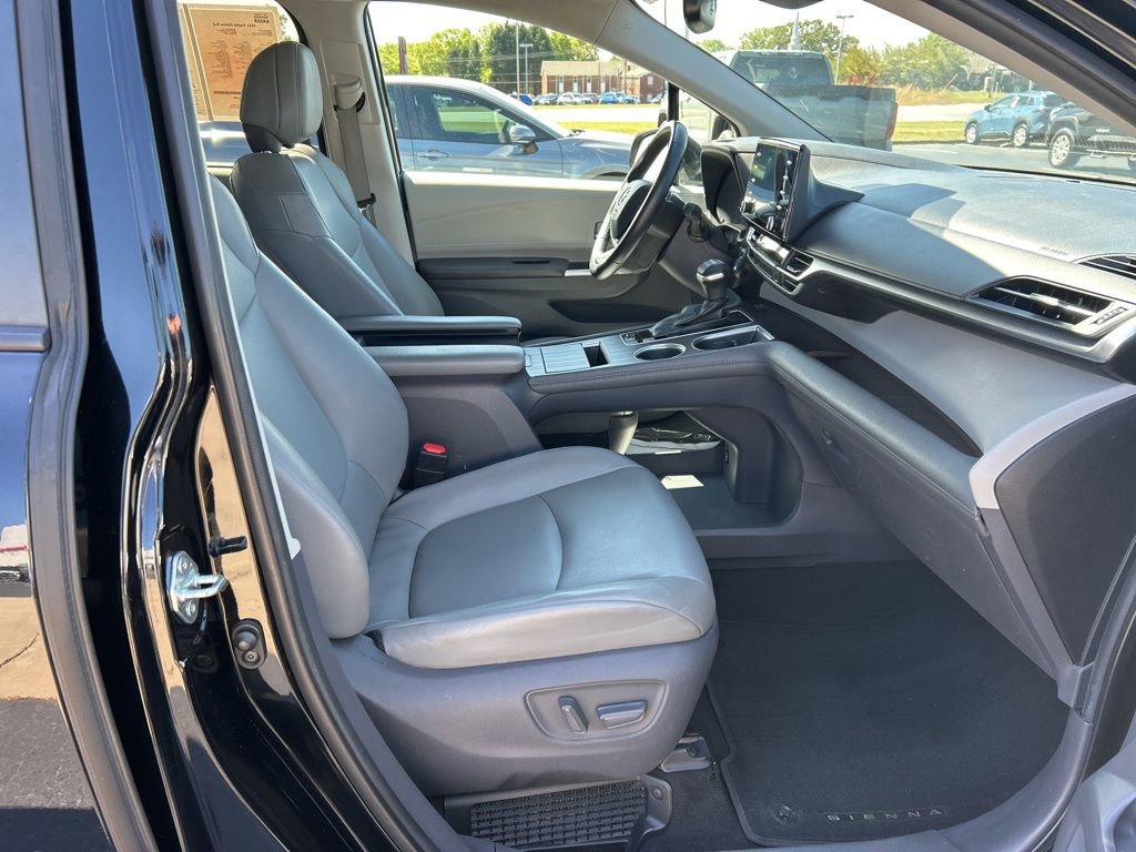 Used 2021 Toyota Sienna XLE image 21