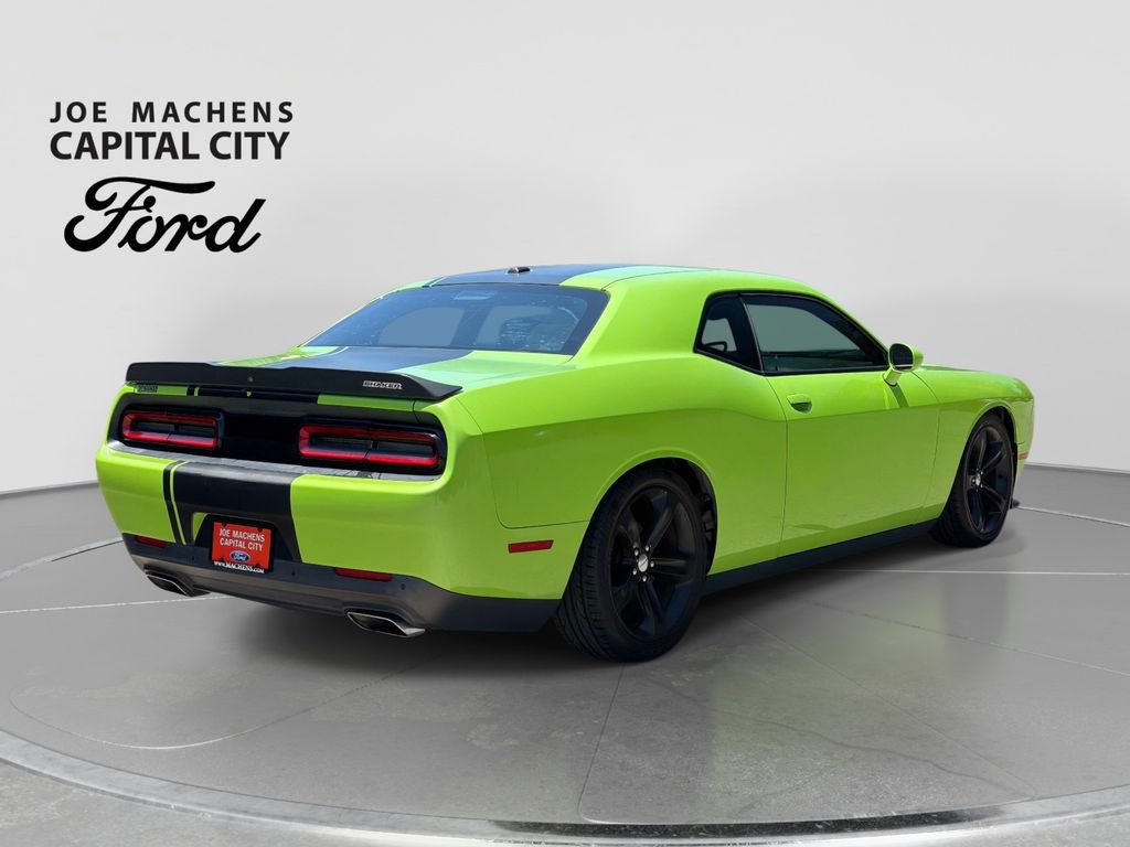 Used 2015 Dodge Challenger R/T RWD image 5