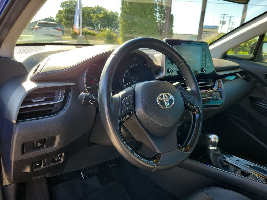 Used 2020 Toyota C-HR Limited FWD image 17