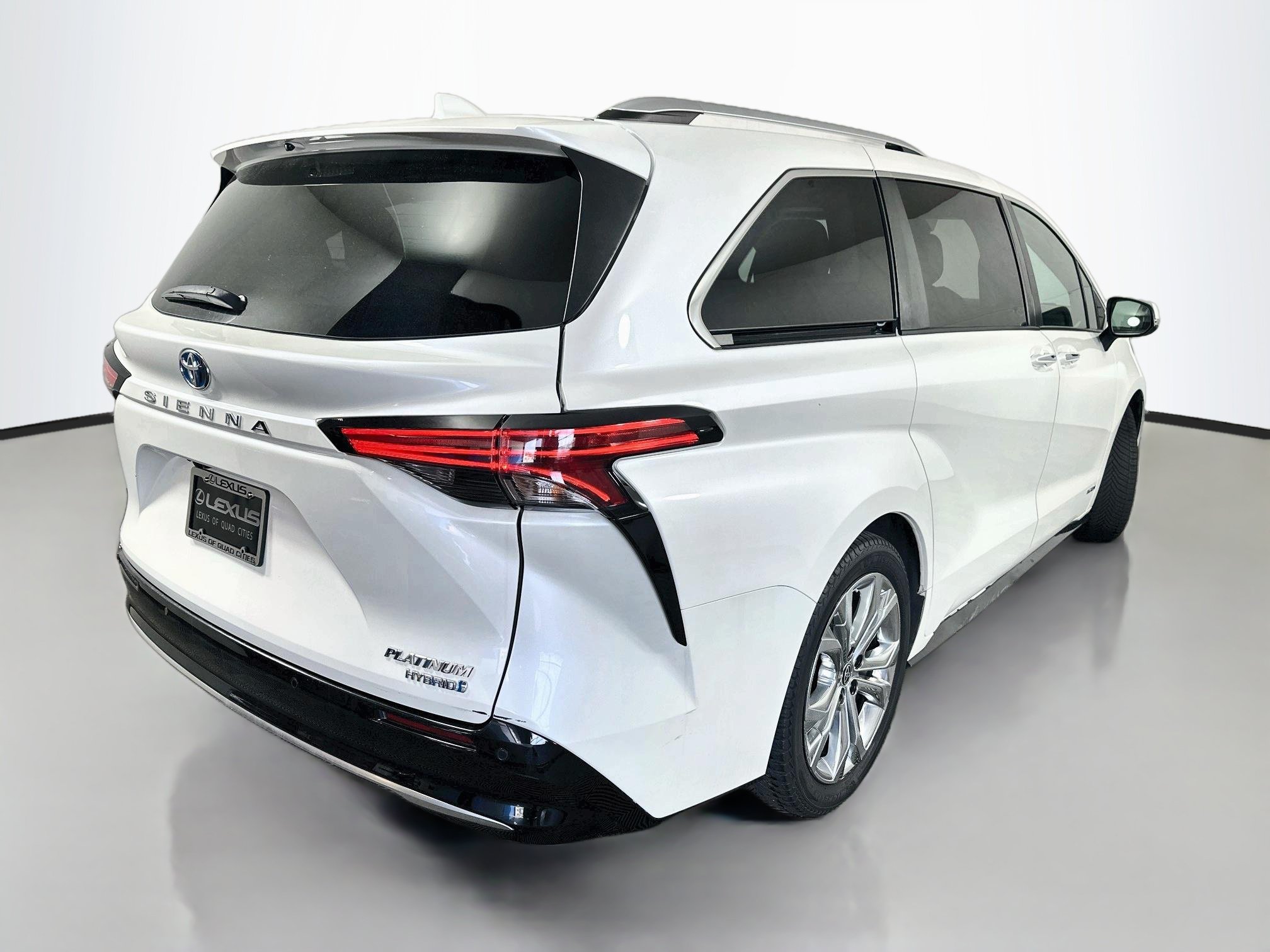 Used 2021 Toyota Sienna Platinum FWD image 7