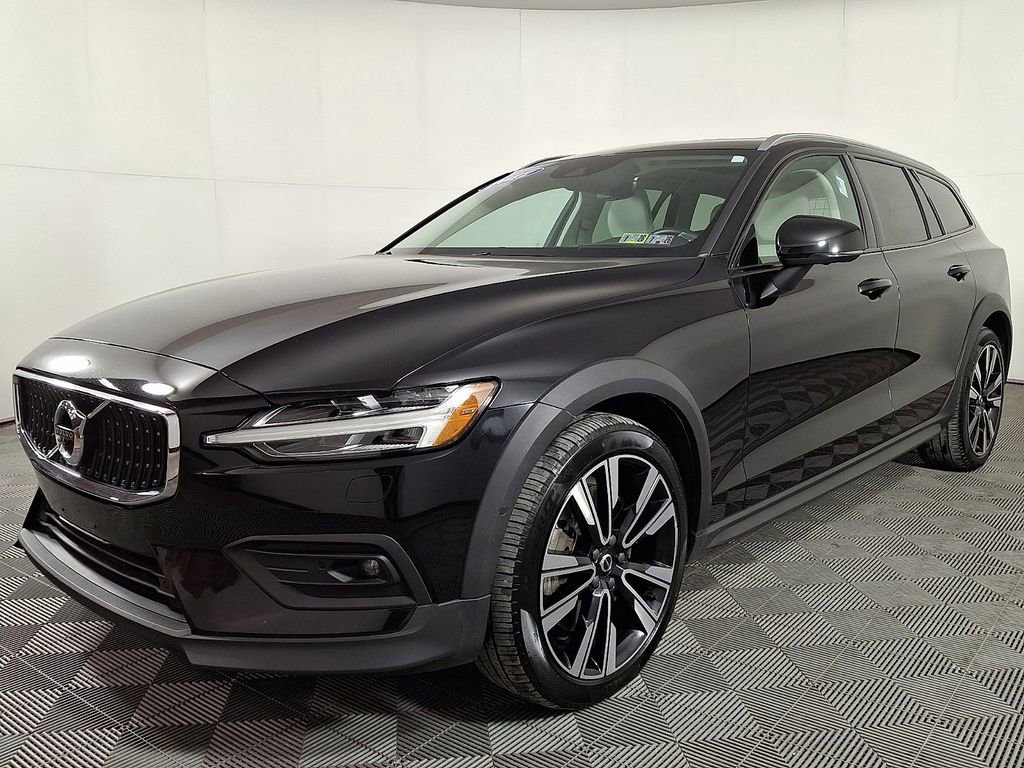 Used 2022 Volvo V60 T5 Cross Country w/ Advanced Package image 7