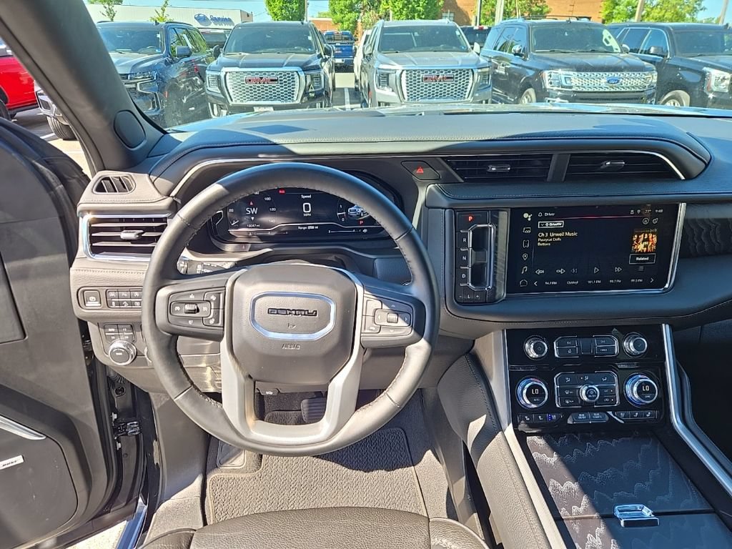 Used 2024 GMC Yukon XL Denali AWD/4WD image 14