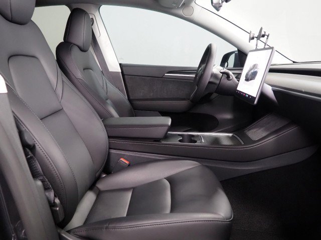 Used 2025 Tesla Model Y AWD image 16