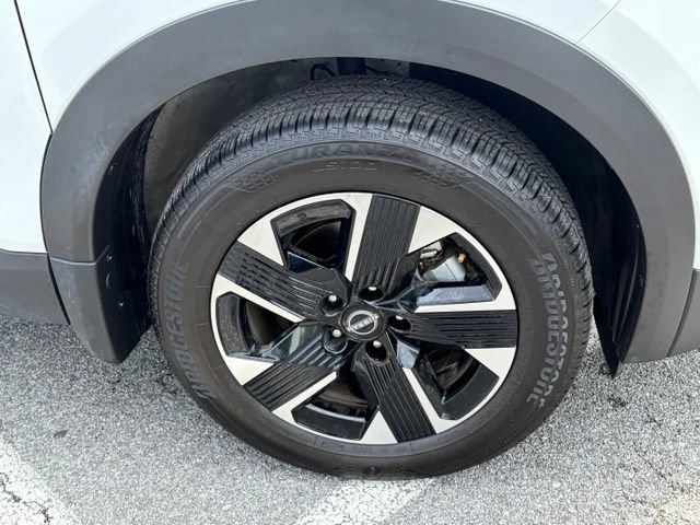 Certified 2025 Nissan Kicks SV AWD/4WD image 11