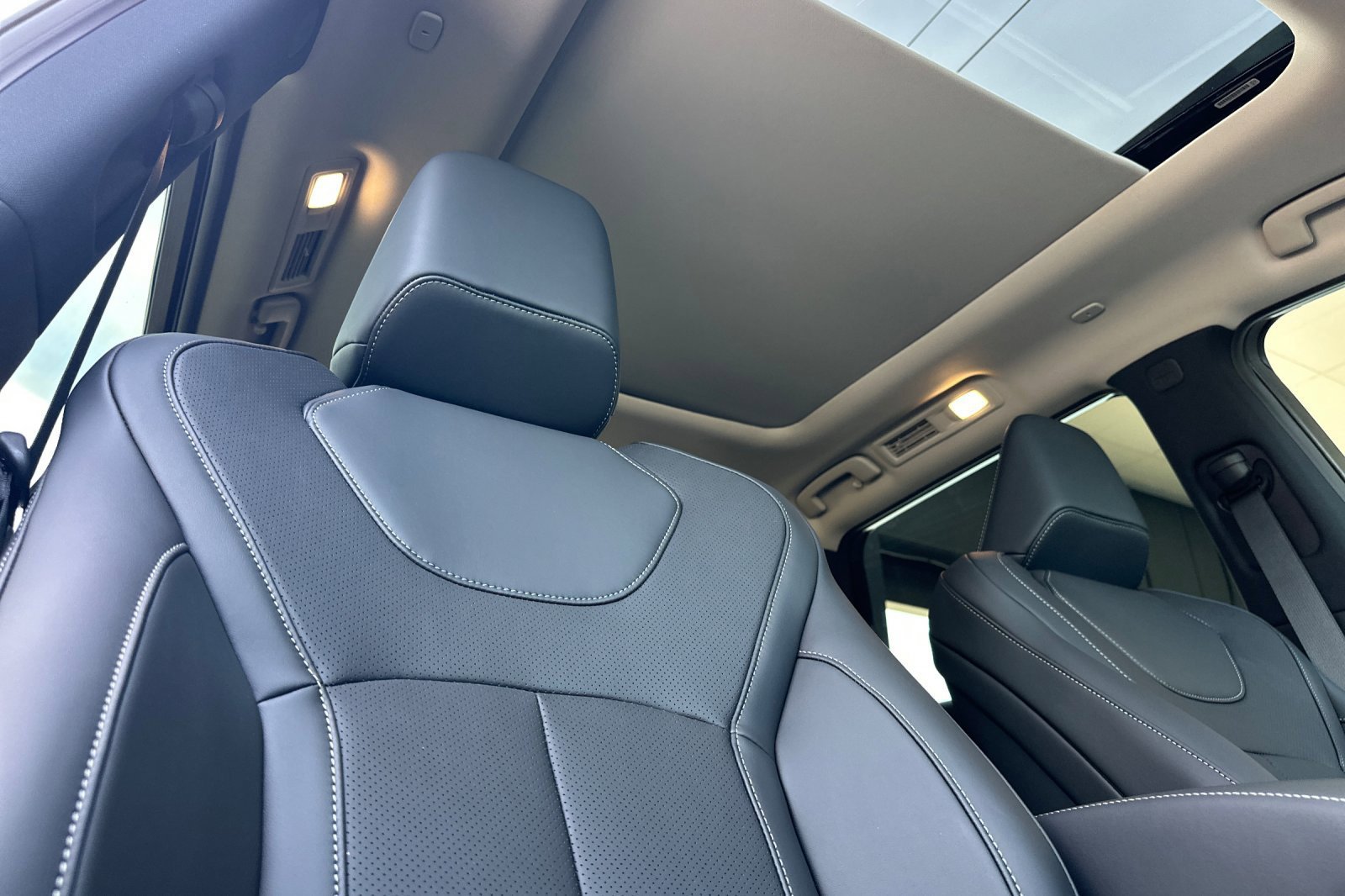 New 2027 INFINITI QX60 Luxe w/ Family Package AWD/4WD image 16