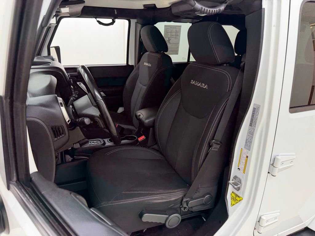 Used 2016 Jeep Wrangler Unlimited Sahara w/ Connectivity Group image 19
