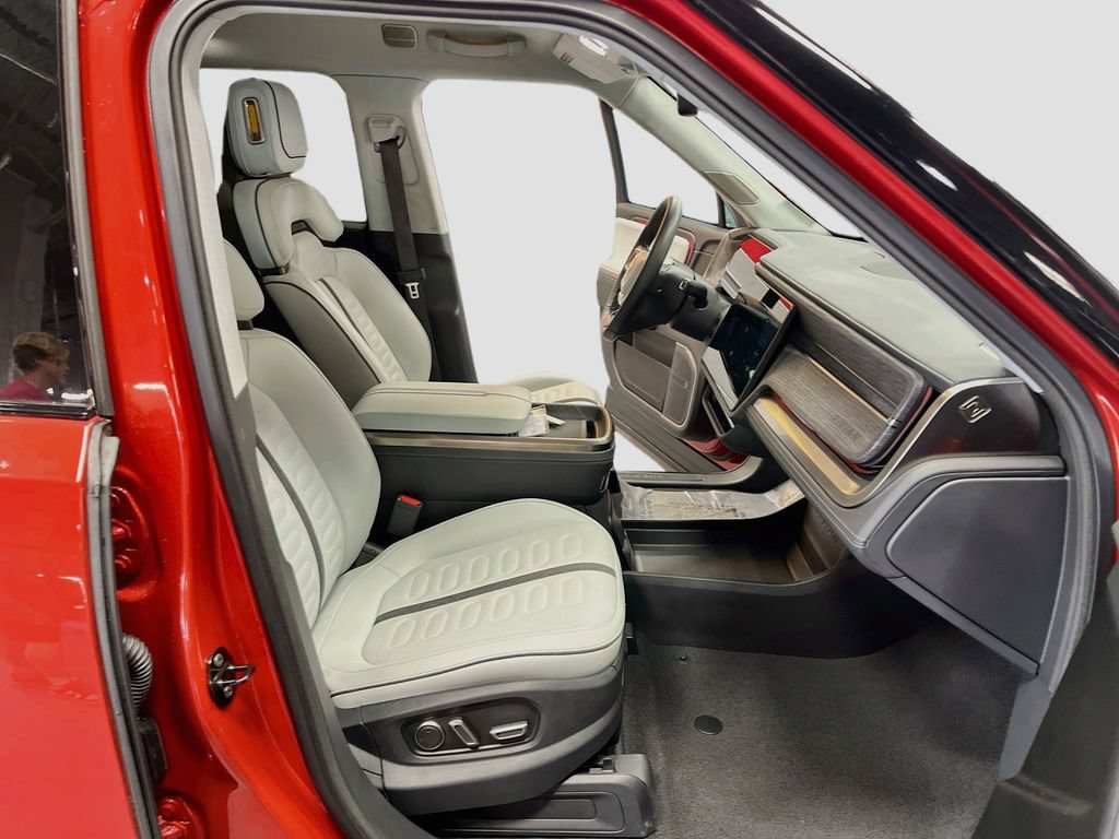 Used 2024 Rivian R1S Adventure AWD/4WD image 29