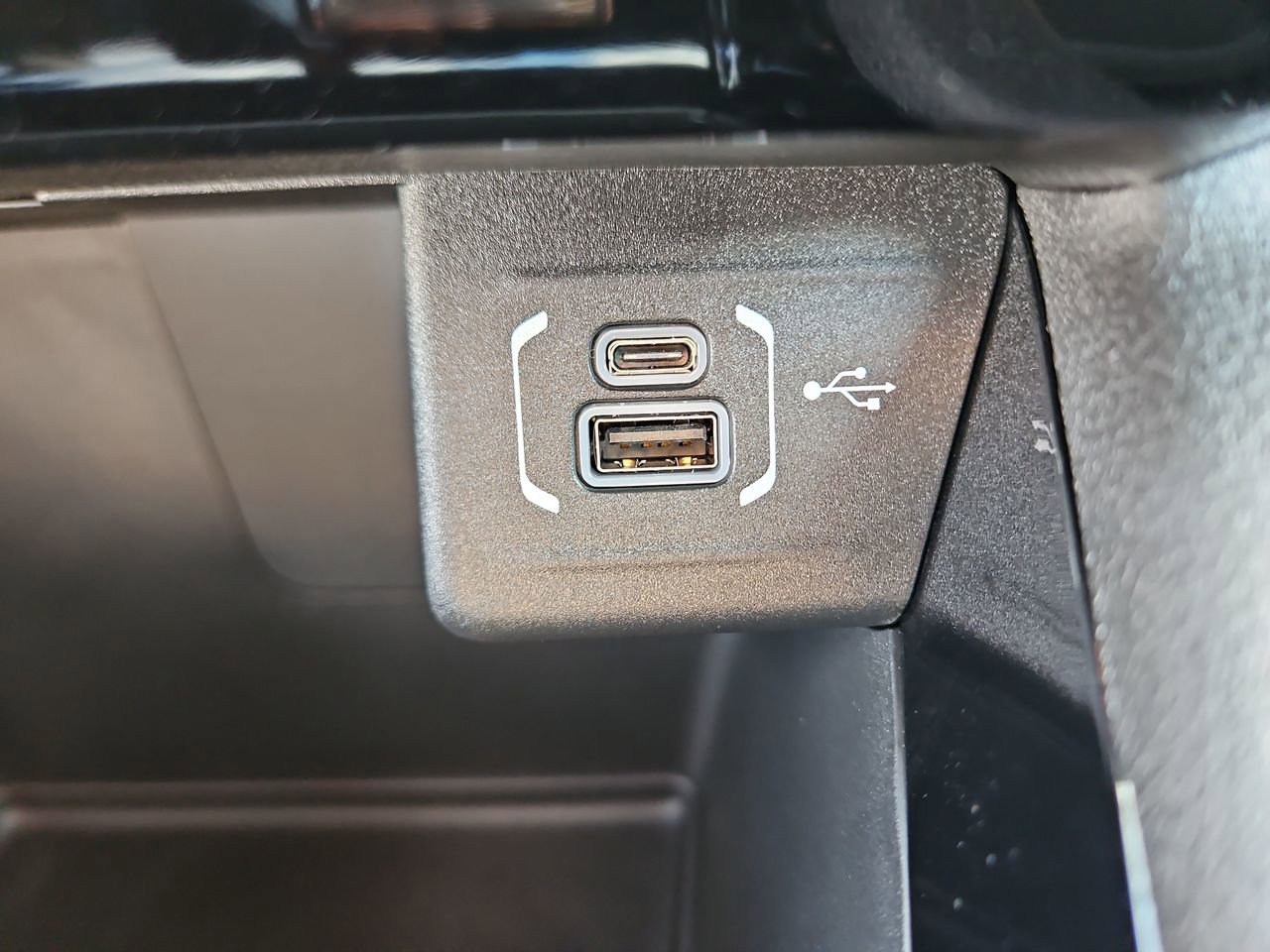 New 2026 Jeep Compass Limited image 25