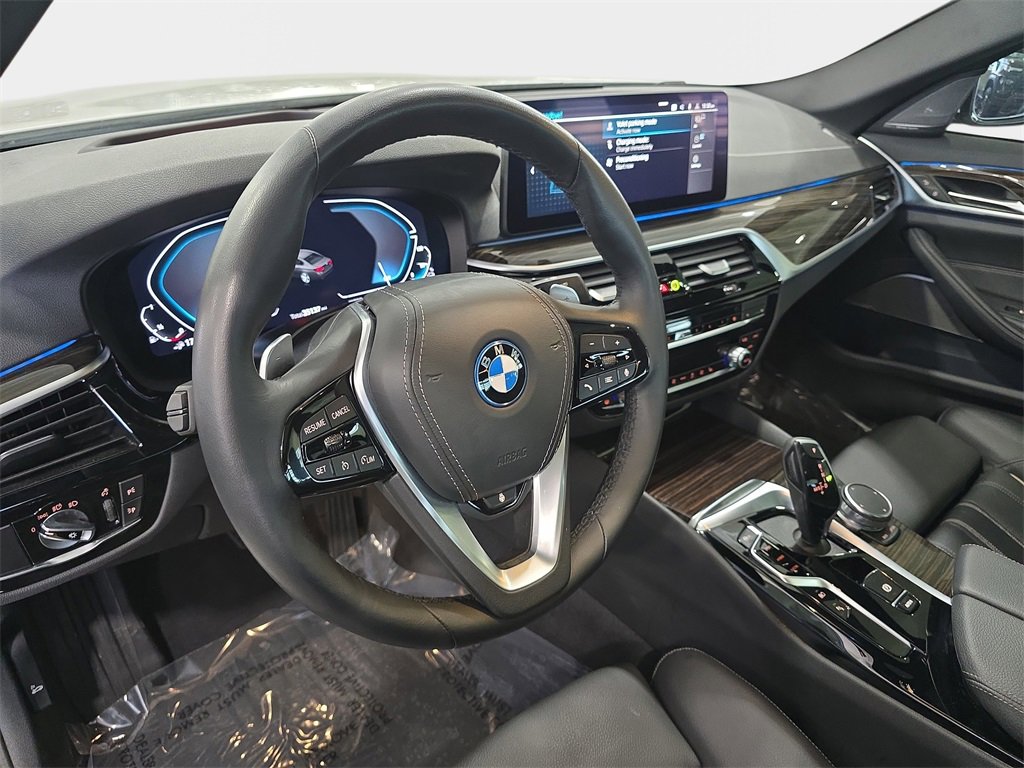 Certified 2023 BMW 530e w/ Premium Package image 13
