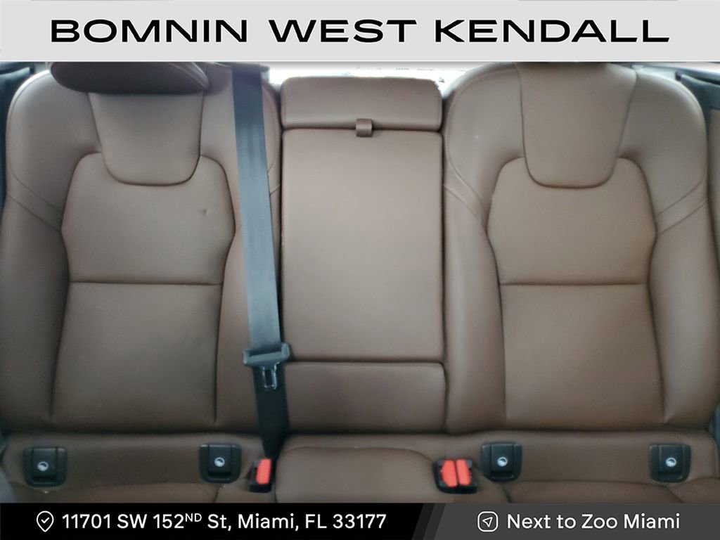 Used 2023 Volvo XC60 T8 Plus image 22