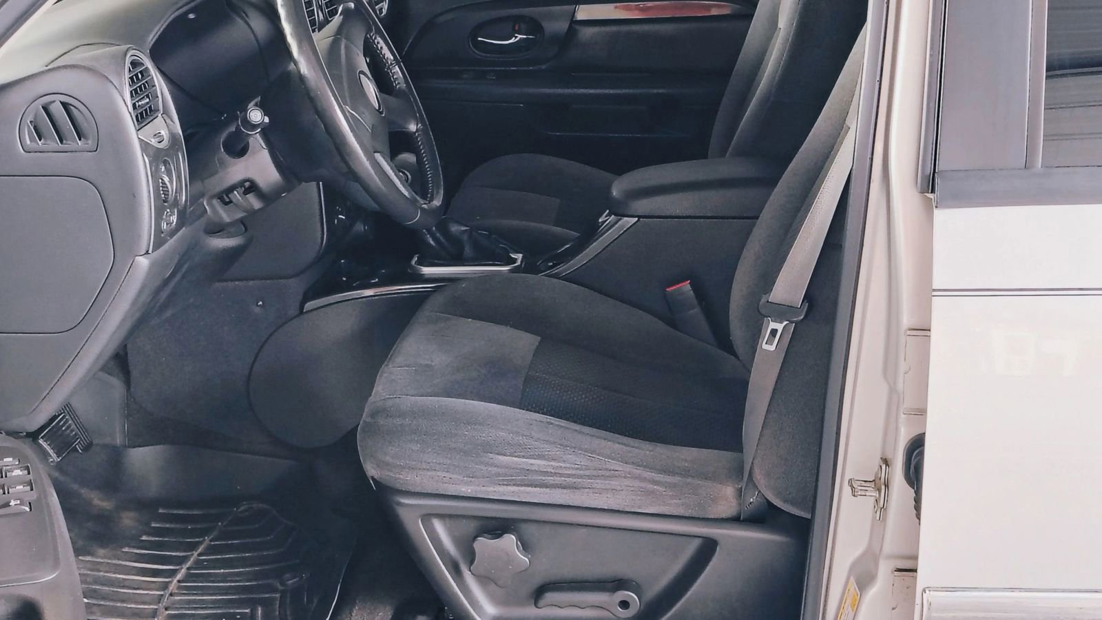 Used 2008 GMC Envoy SLE image 13