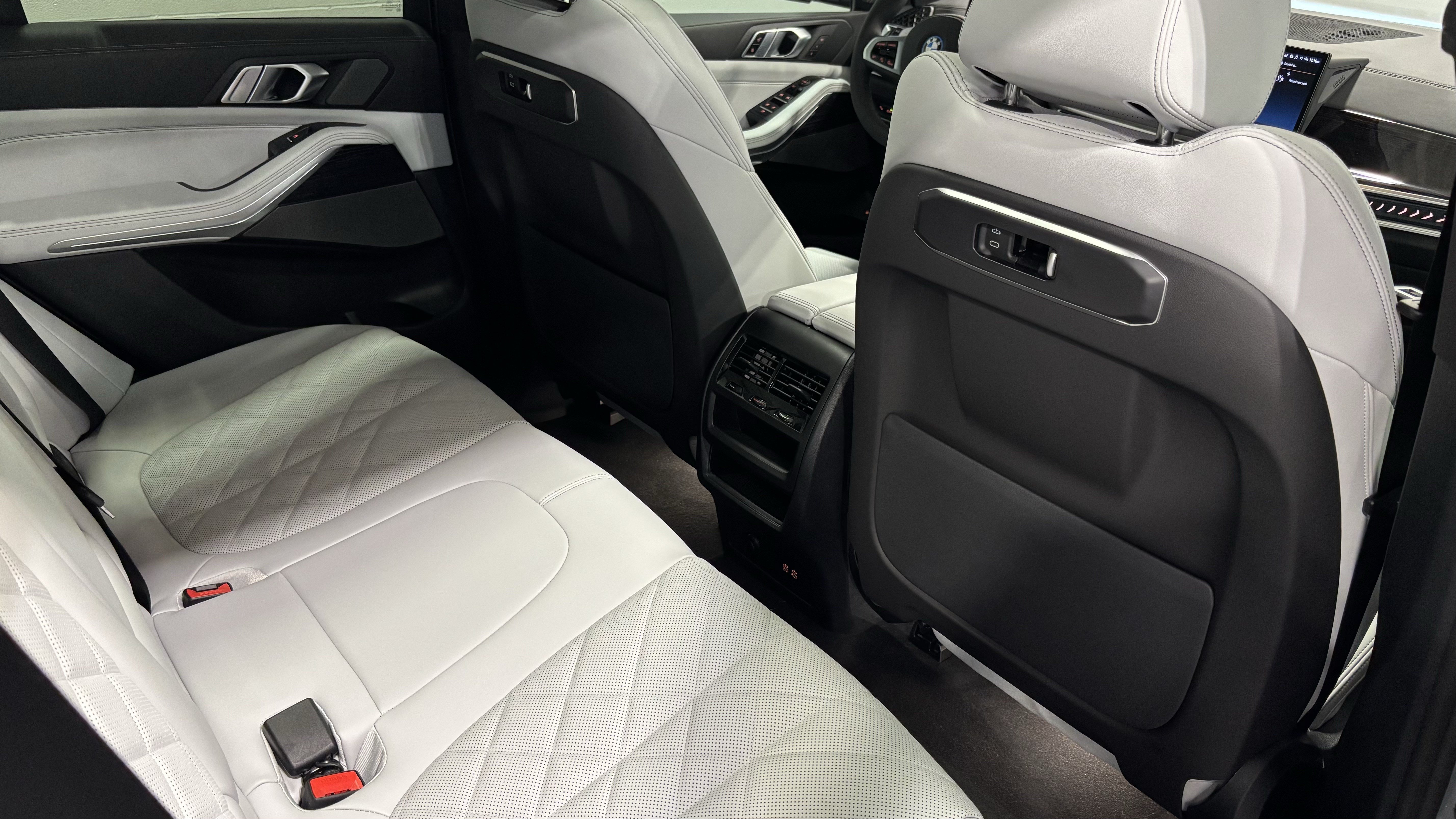 New 2026 BMW X5 xDrive50e w/ M Sport Package AWD/4WD image 28