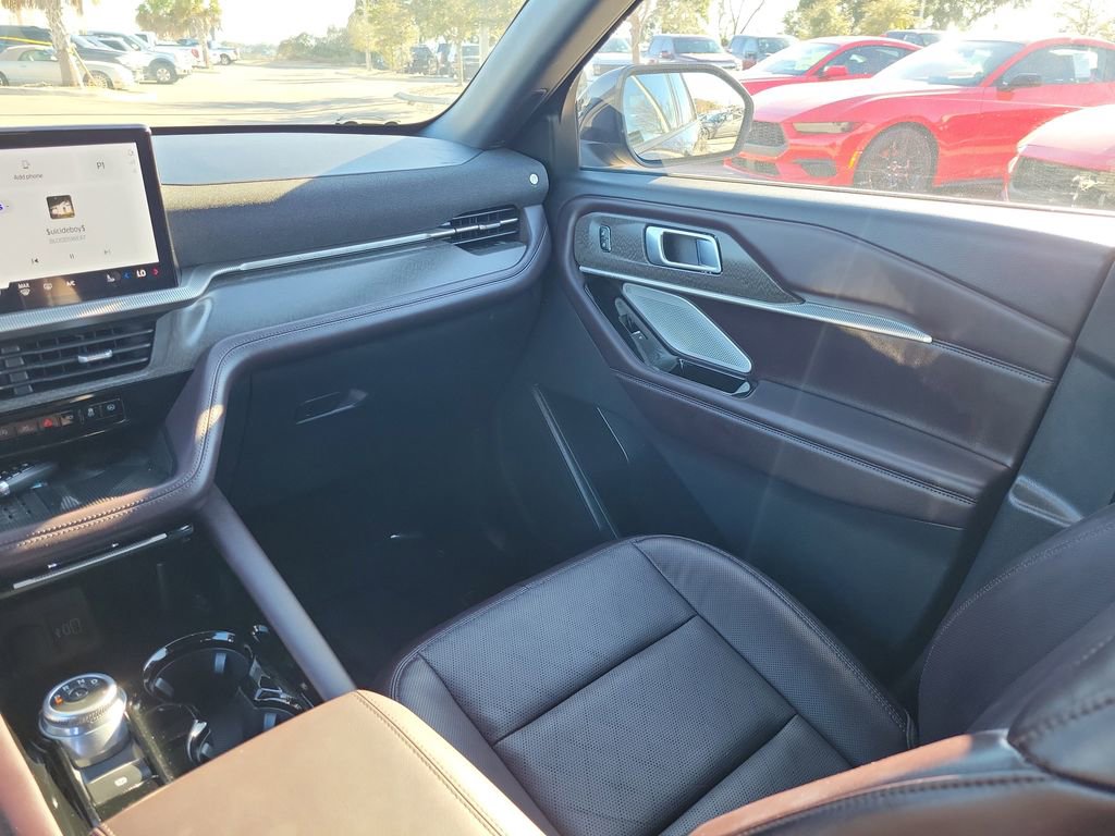 Used 2025 Ford Explorer Platinum image 13