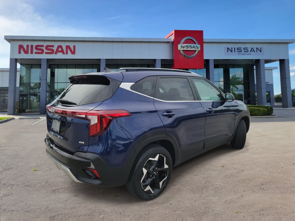 Used 2024 Kia Seltos EX AWD/4WD image 2