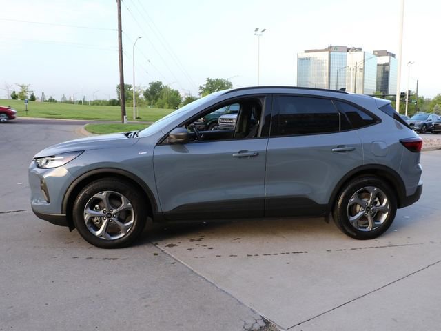 Used 2025 Ford Escape ST-Line w/ Equipment Group 301A FWD image 3