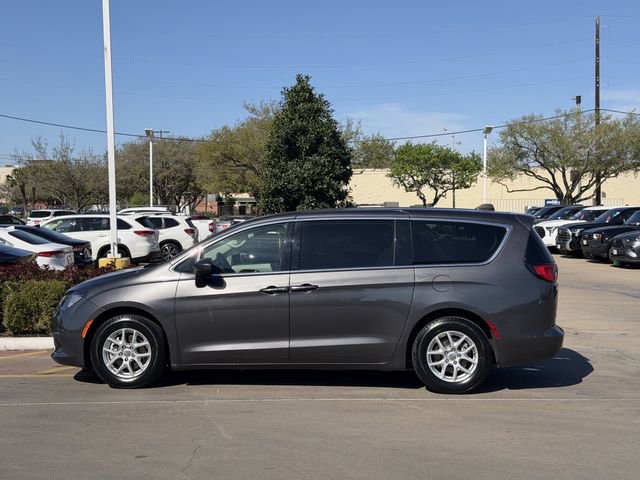 Used 2023 Chrysler Voyager LX FWD image 4
