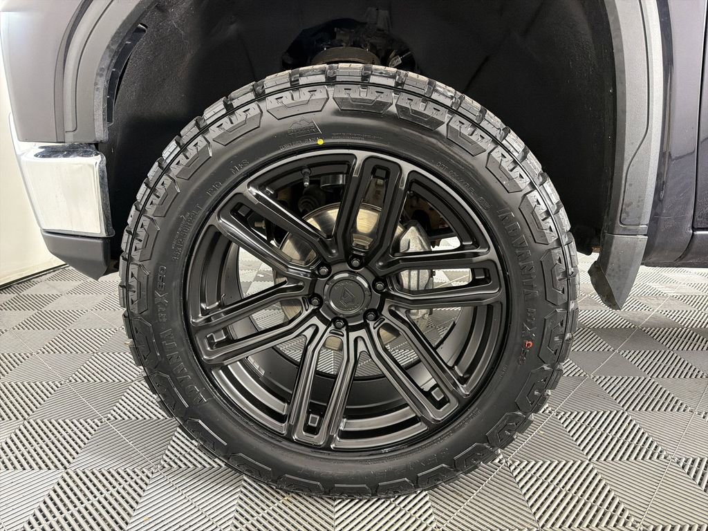 Used 2025 GMC Sierra 1500 SLT image 9