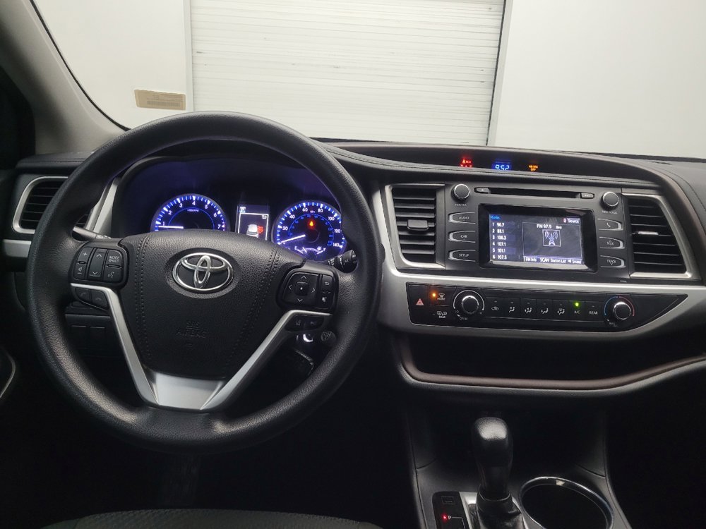 Used 2018 Toyota Highlander LE image 22