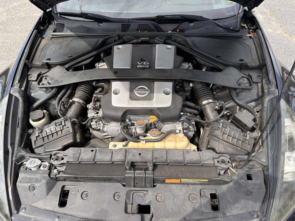 Used 2019 Nissan 370Z Roadster RWD image 8