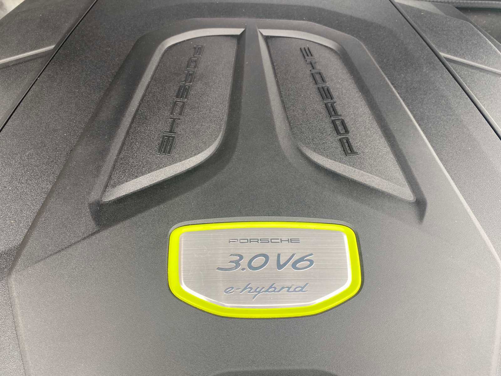Used 2023 Porsche Cayenne Platinum Edition AWD/4WD image 6