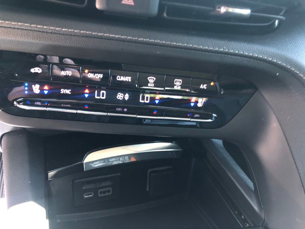 Used 2023 Buick Envision Avenir FWD image 31
