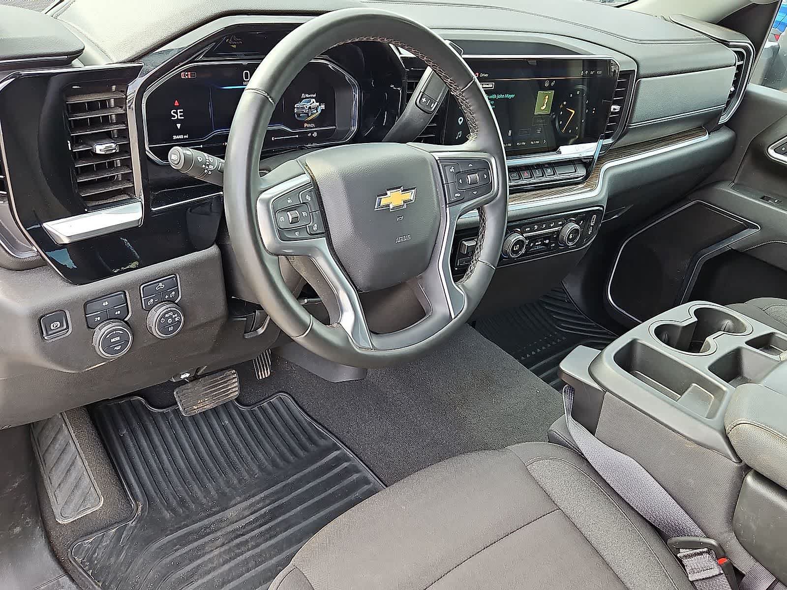 Used 2025 Chevrolet Silverado 2500 LT w/ Convenience Package AWD/4WD image 16