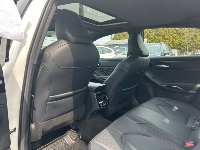 Used 2022 Toyota Avalon Limited w/ Advanced Safety Package FWD image 11