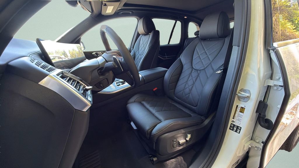New 2026 BMW X5 xDrive40i w/ Parking Assistance Package image 10