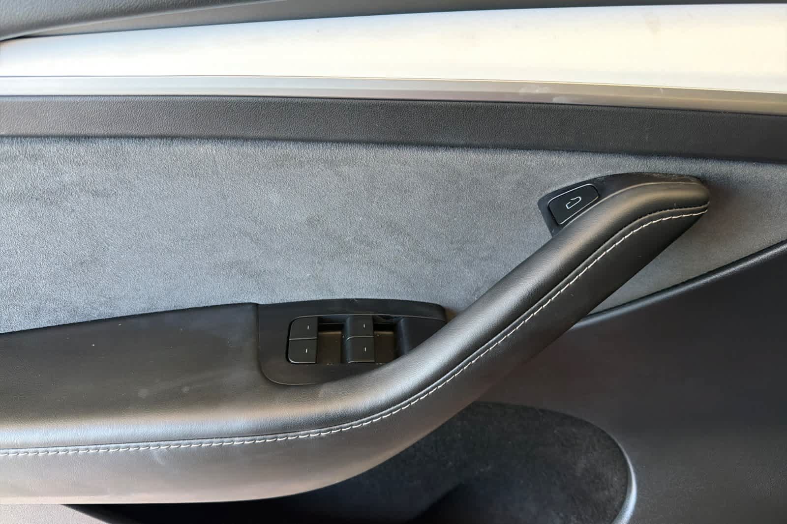 Used 2024 Tesla Model Y Long Range AWD/4WD image 12