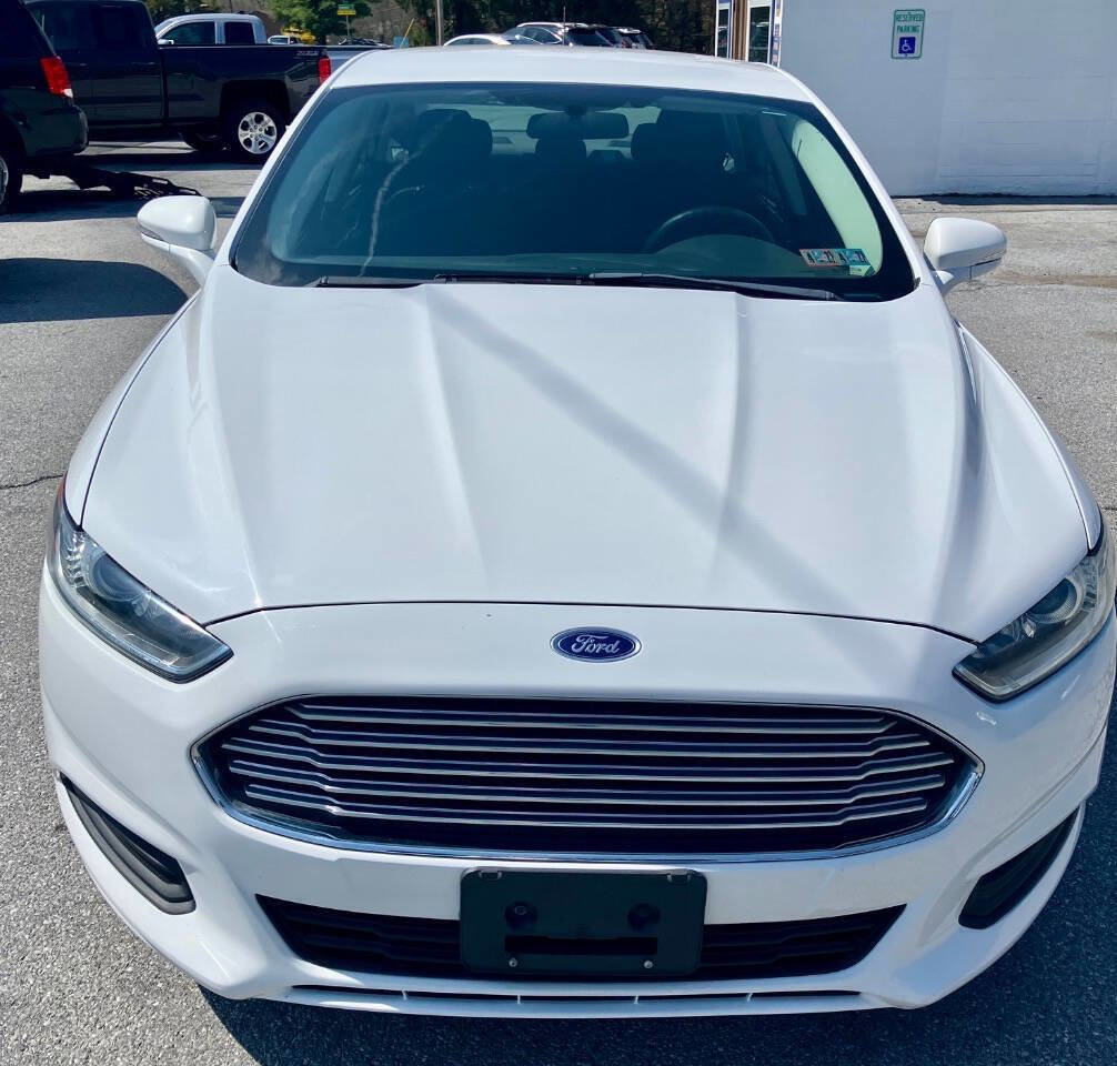 Used 2016 Ford Fusion SE image 3