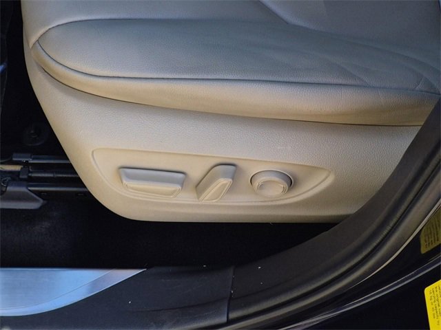 Used 2020 Toyota Highlander XLE image 22