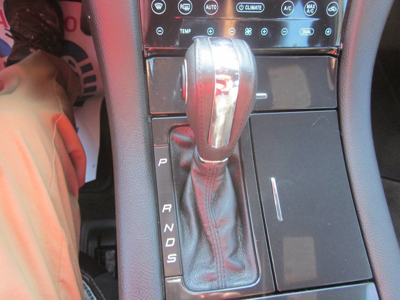 Used 2013 Ford Taurus Limited FWD image 23