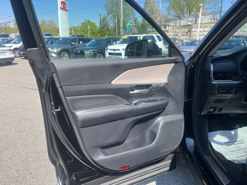 Used 2024 Toyota Grand Highlander AWD image 7