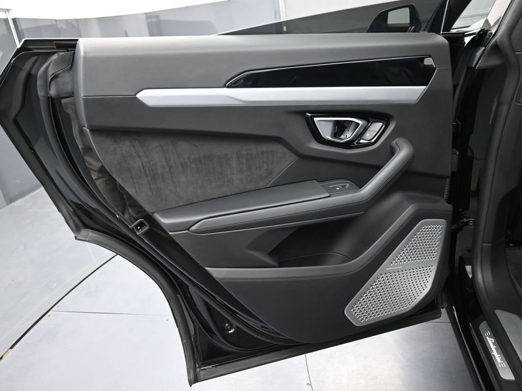 Used 2019 Lamborghini Urus image 22