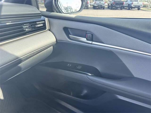 Used 2025 Toyota Camry SE image 19