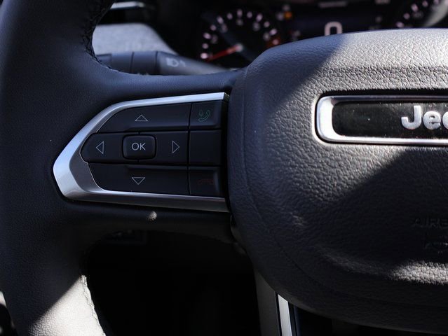 Used 2025 Jeep Compass Latitude w/ Sun & Sound Group image 33