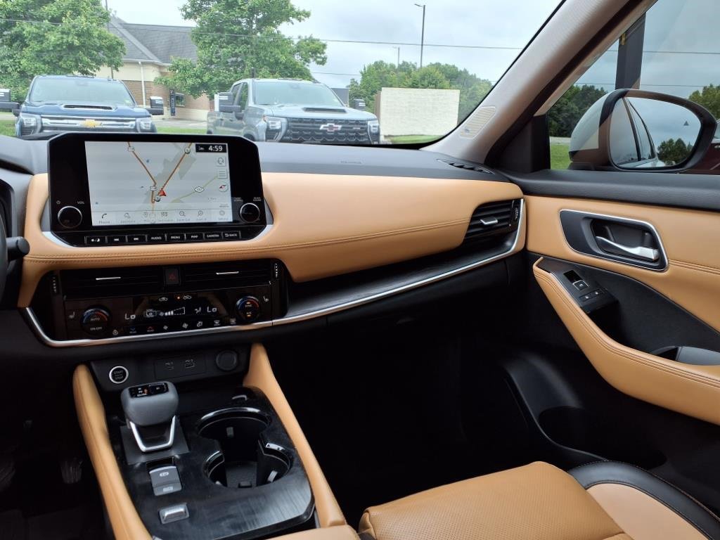 Used 2021 Nissan Rogue Platinum image 9