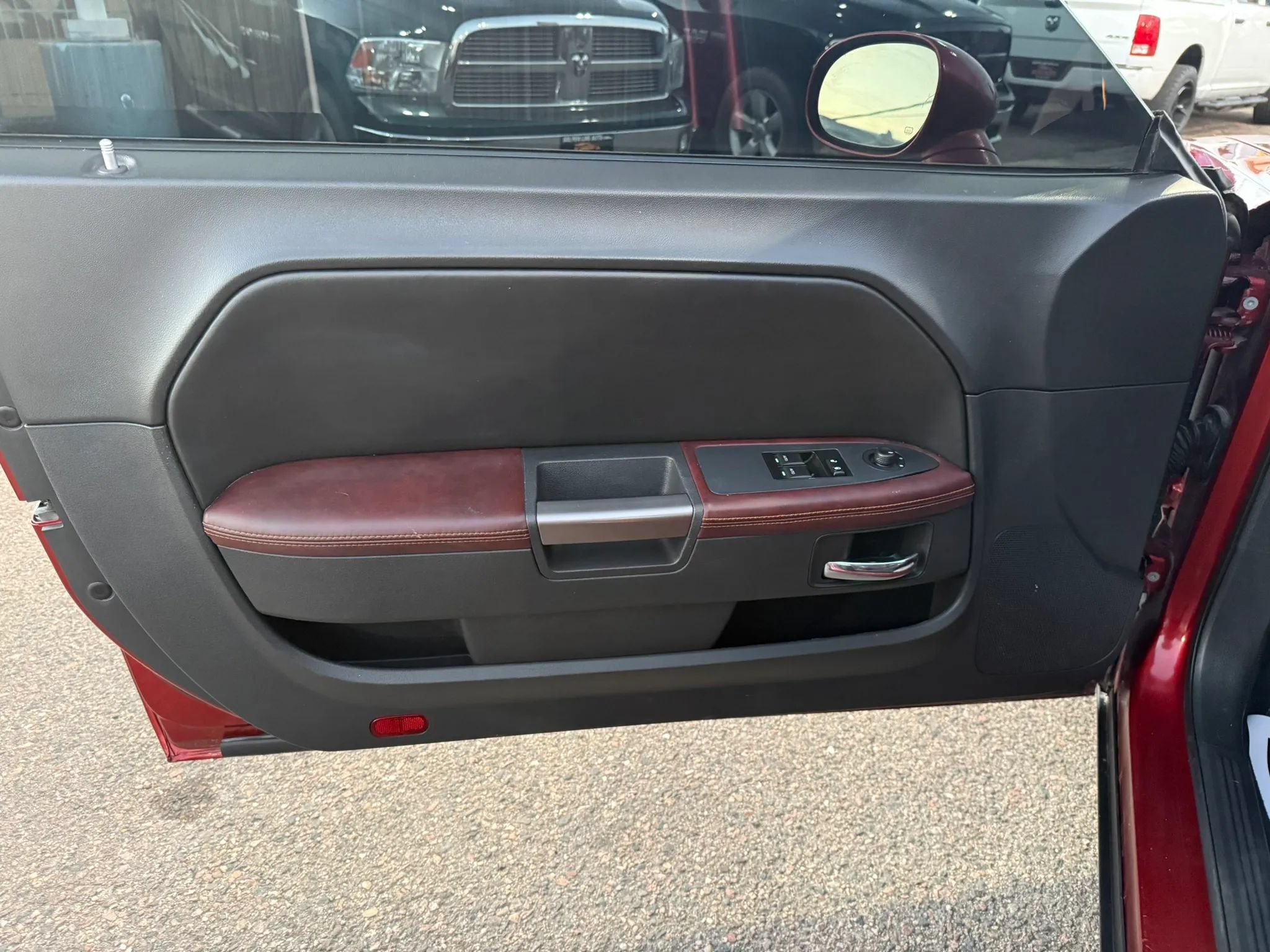 Used 2014 Dodge Challenger R/T RWD image 9