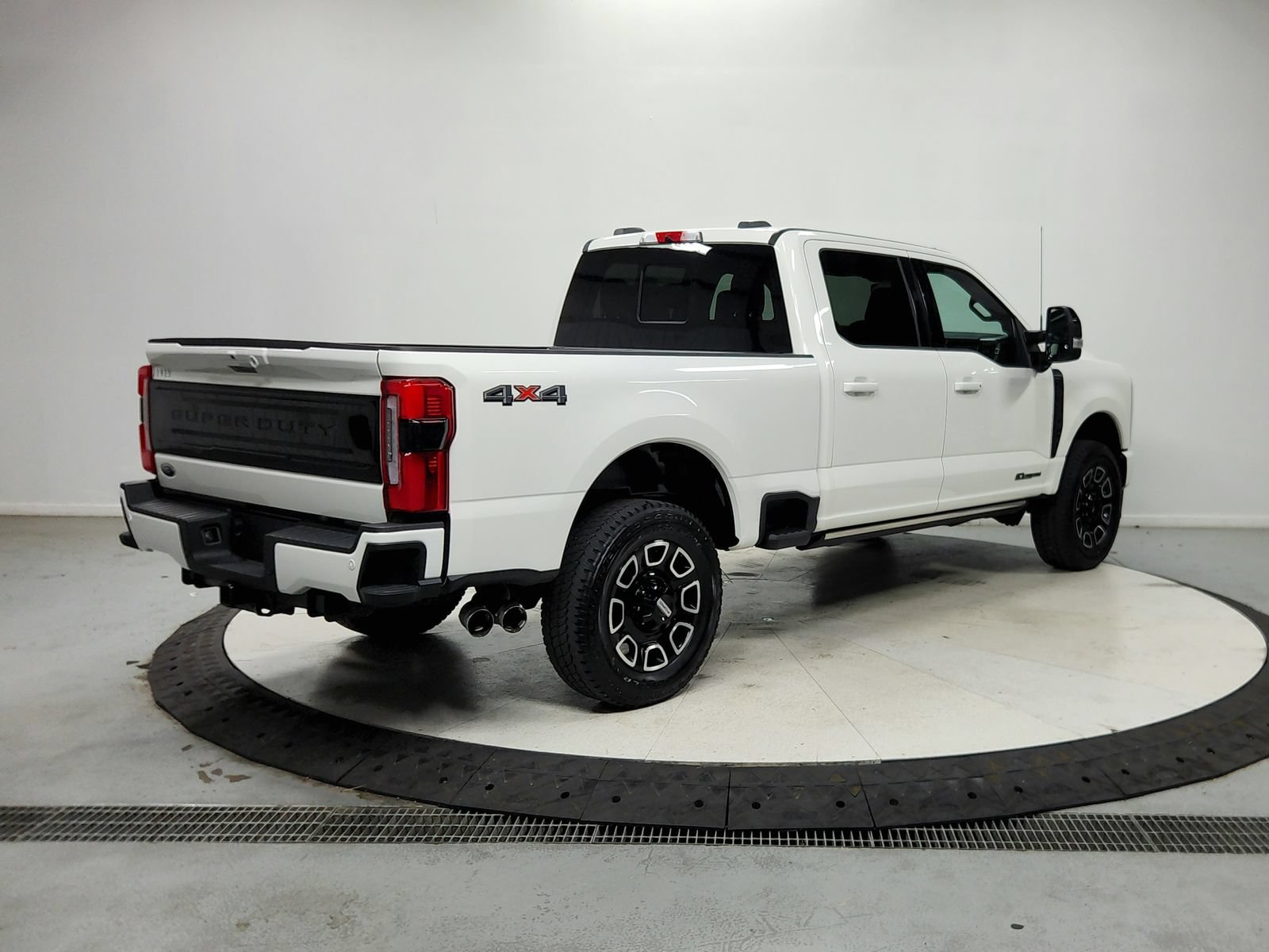 Used 2026 Ford F250 Platinum AWD/4WD image 8