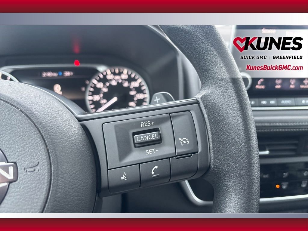 Used 2023 Nissan Rogue S image 22